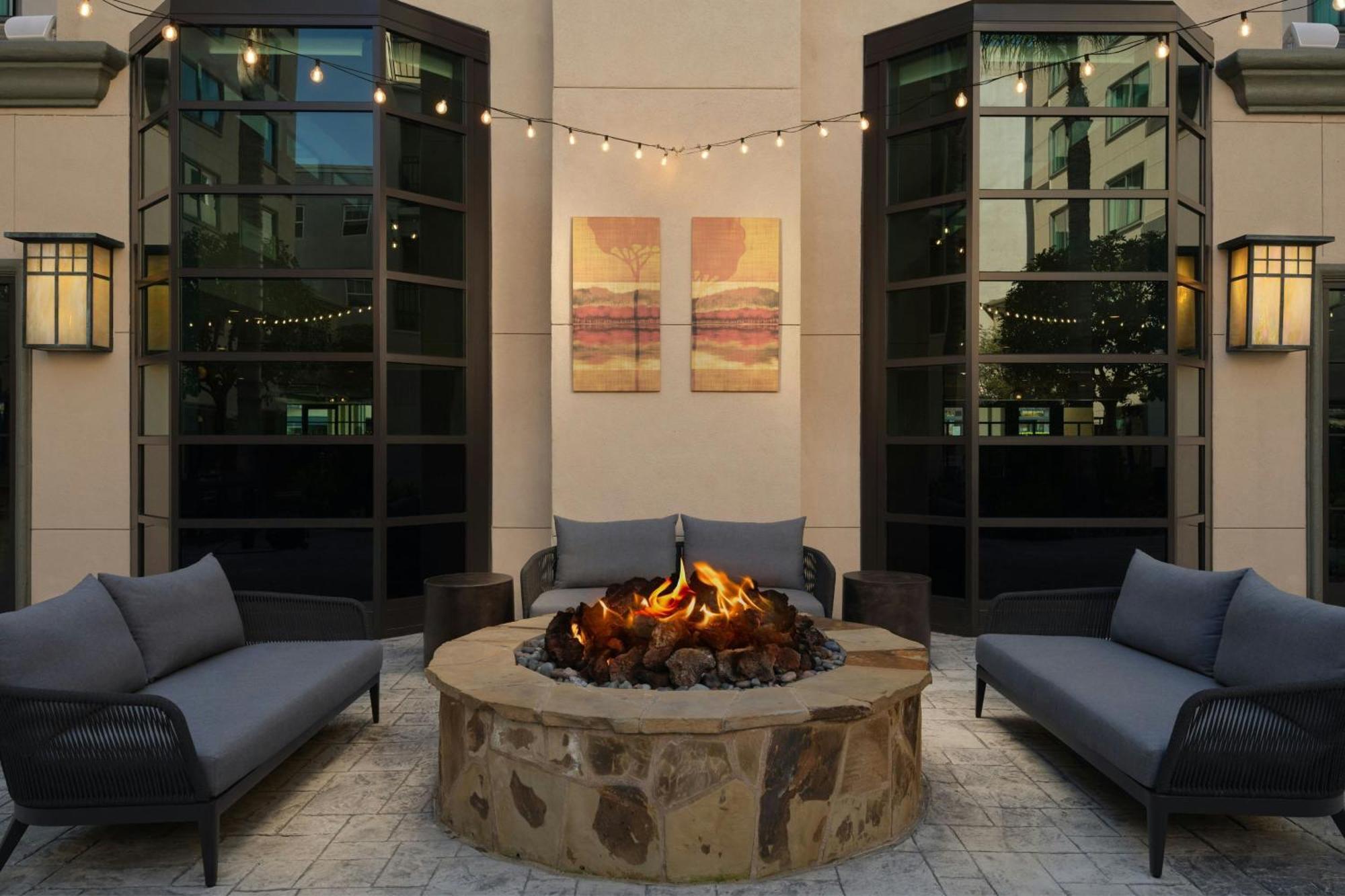 Courtyard By Marriott Los Angeles Pasadena Old Town Buitenkant foto